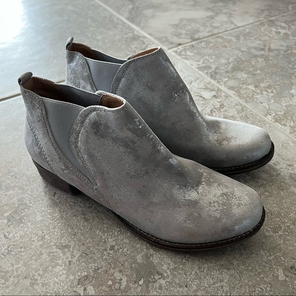 Clarks | Shoes | Clarks Ankle Boots 